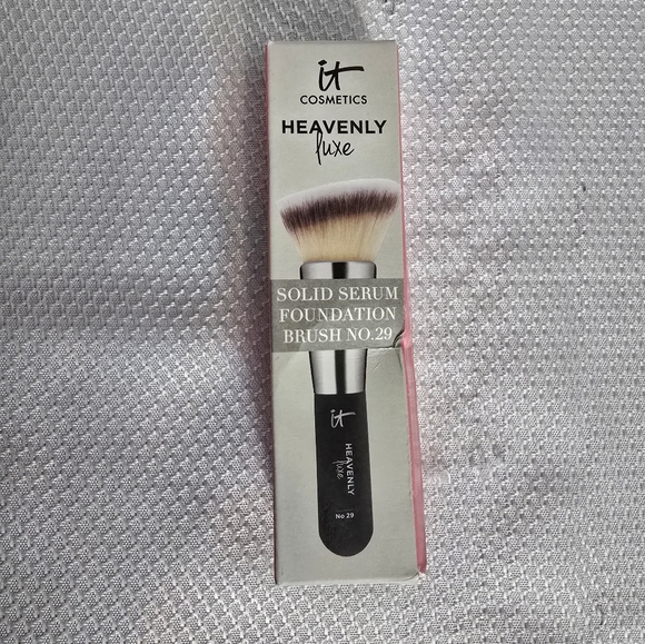 it cosmetics Other - 💄 It Foundation Brush